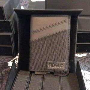 Fidelo RFID Wallet with magnetic belt clip